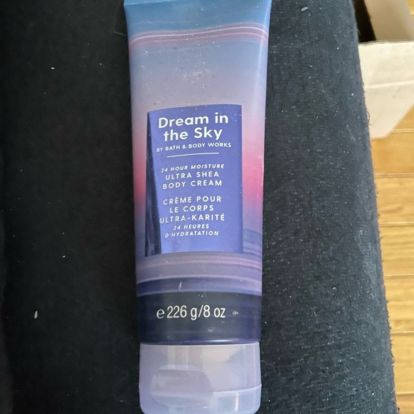 Lily and green tea Shea body cream - Picture 7 of 10